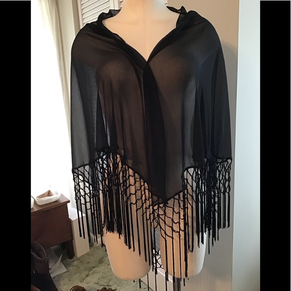 Large fringed wrap